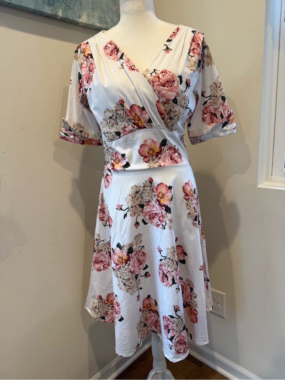 Mint Limit Floral Wrap Midi Dress in White with Pink Rose Print Size L